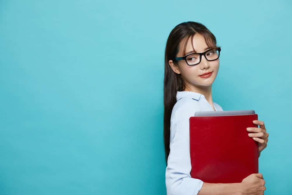 ヒアルロン酸の溶解注射がお勧めの人を説明する看護師