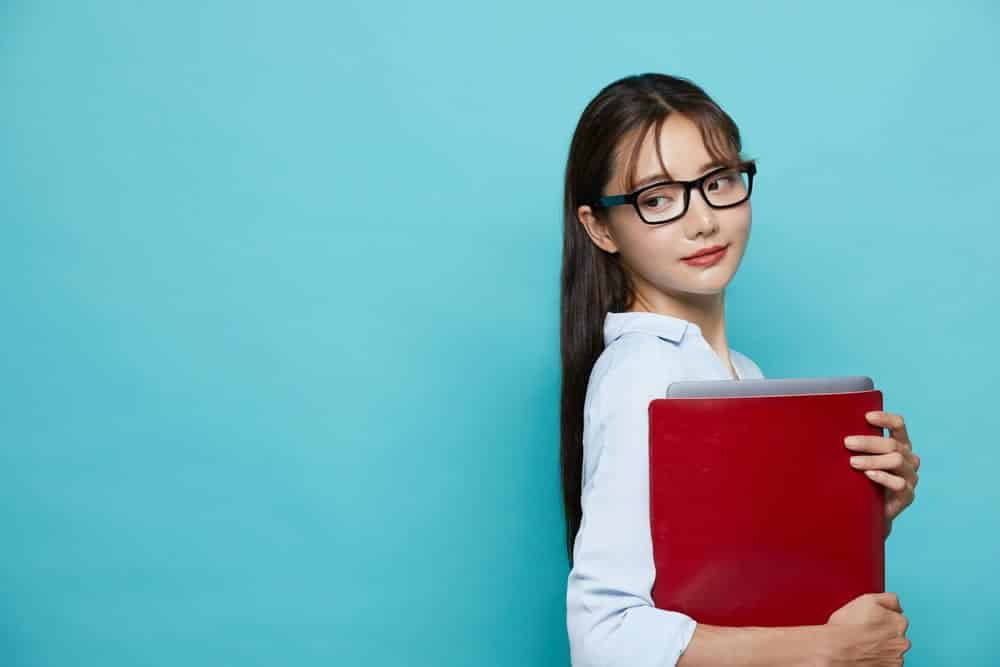 頬の脂肪吸引がお勧めの人を説明する看護師