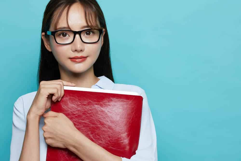 ピュアグラフト豊胸が向いている方を説明する看護師