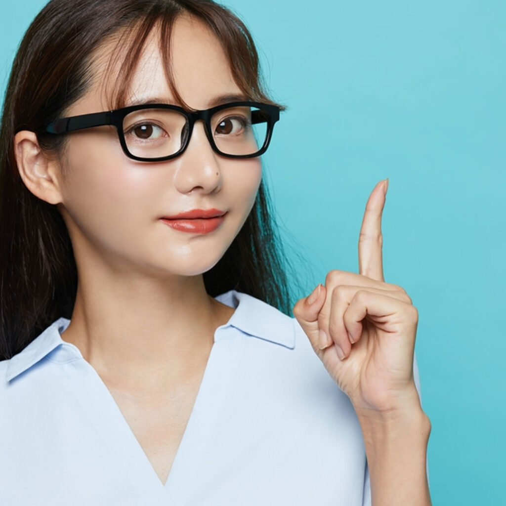 美容外科選びの注意点を説明する看護師