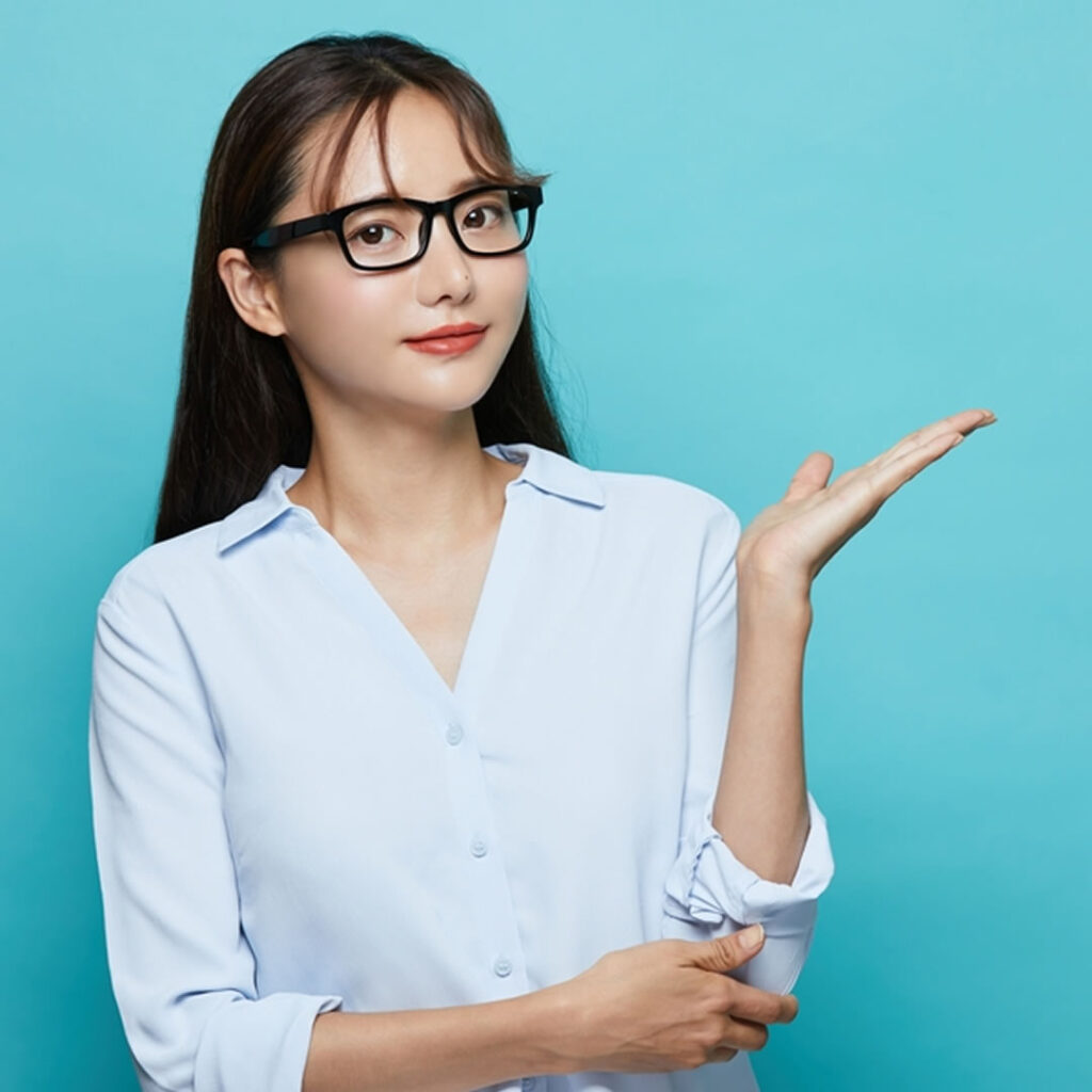 不安なく二重整形を受けられるパターンを説明する看護師