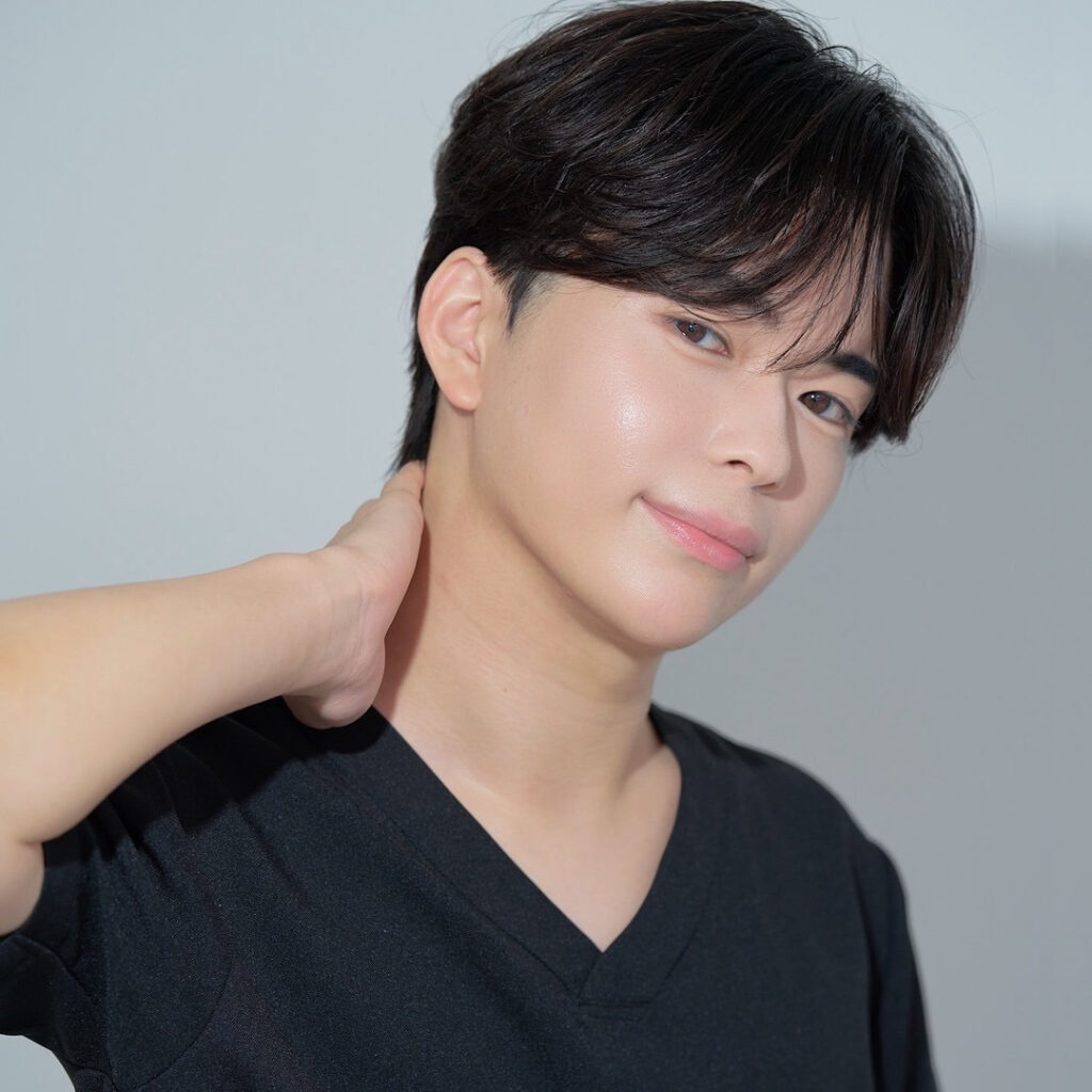 札幌院院長の美容外科医の岩井勝矢