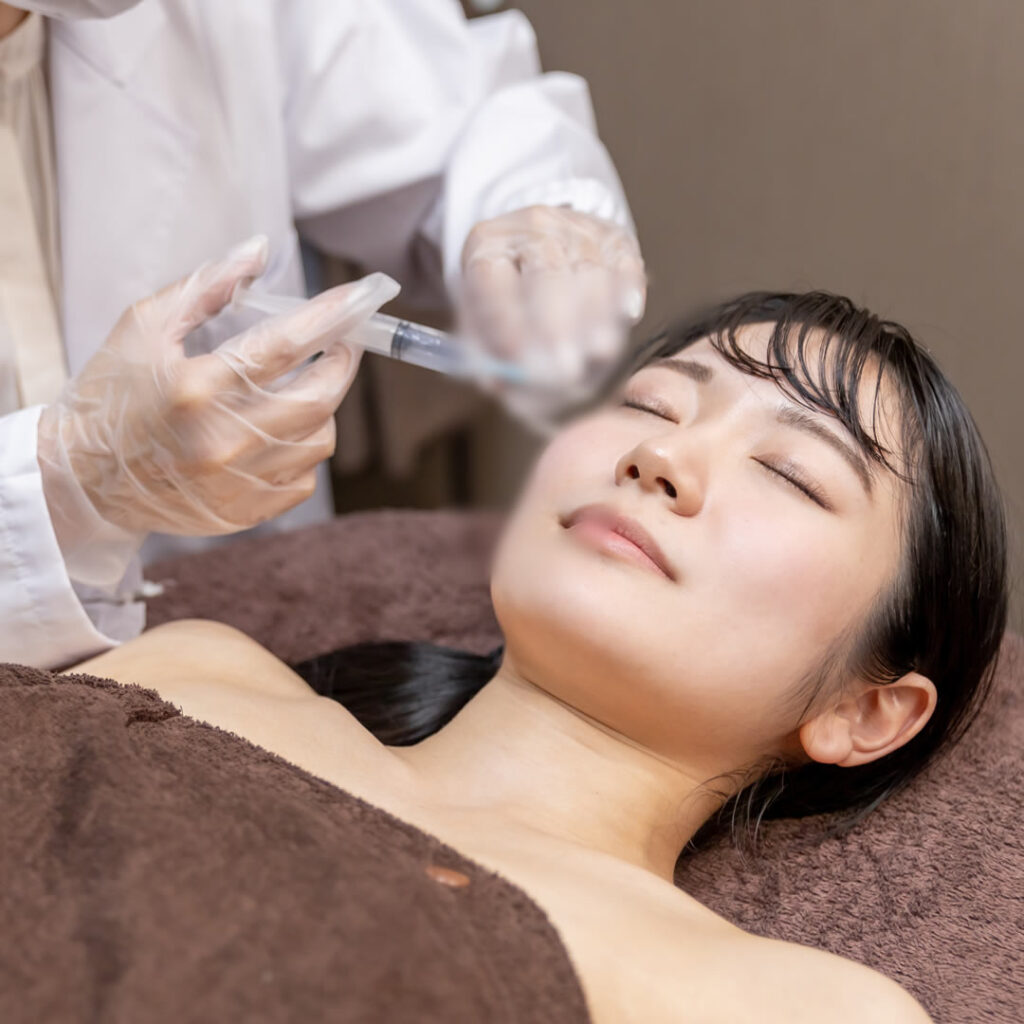 ヒアルロン酸を注入しているところ