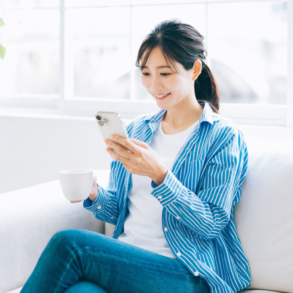 札幌で目の下のたるみ取りの名医を探している女性