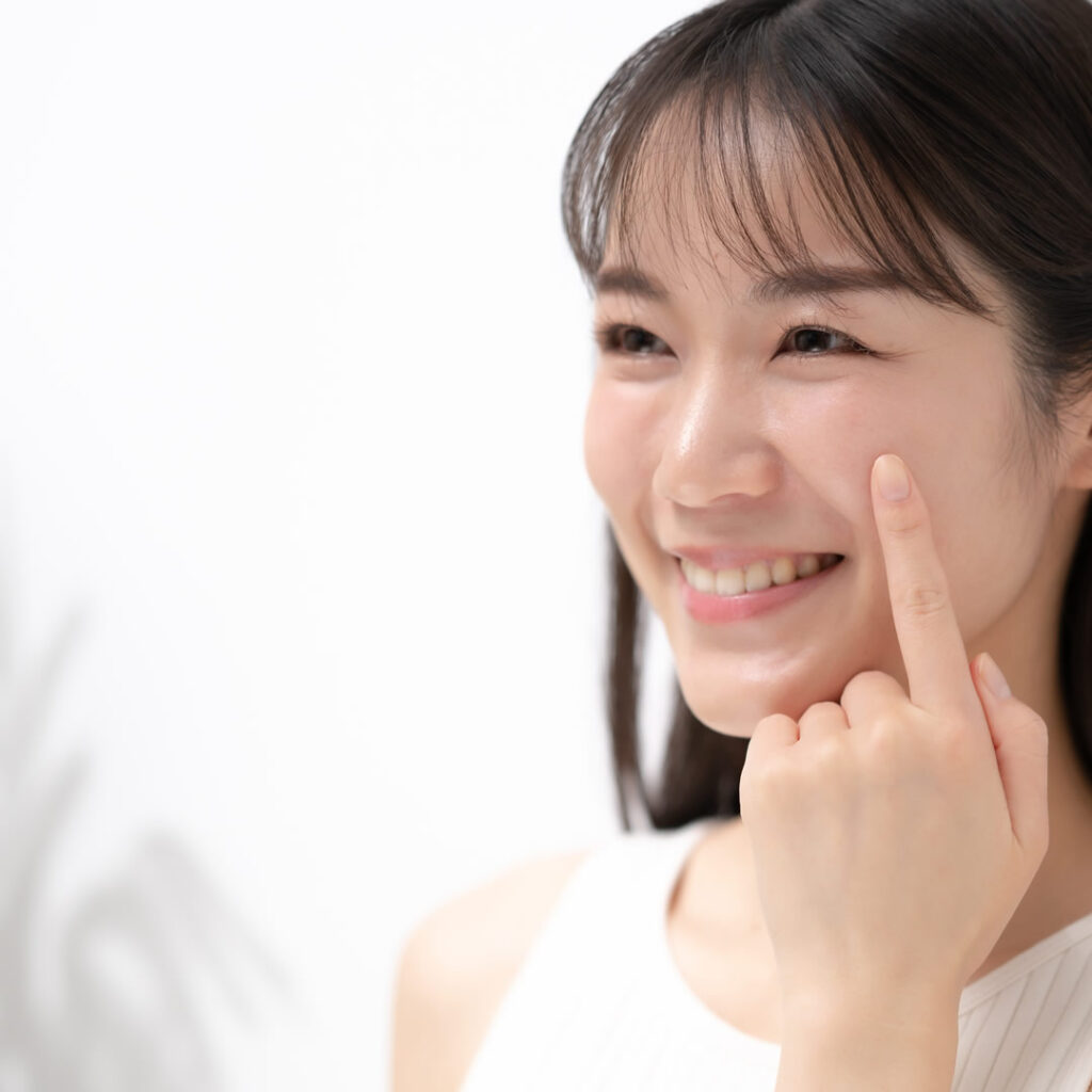 クマ取りで痛みが気になる女性