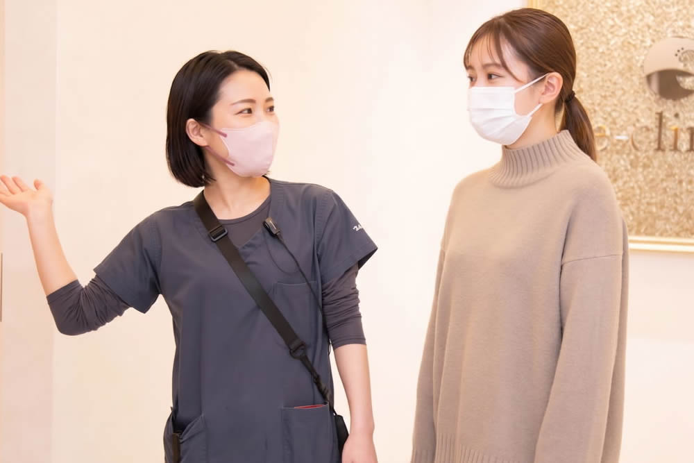eクリニックの看護師の働いている様子